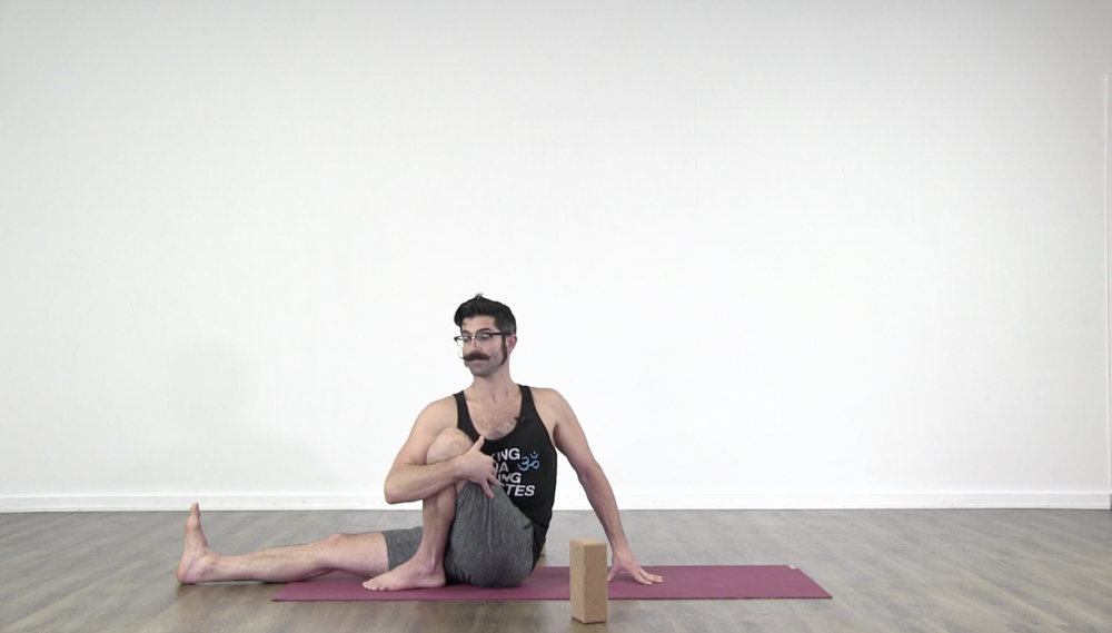 Happy Hour: Seated Twists_0