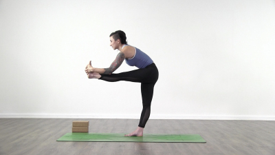 screenshot from online yoga class with yoga teacher Lauren Matters at Yogateket yoga studio in Uppsala Sweden