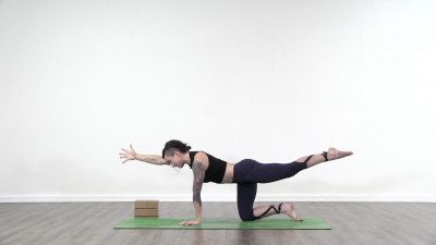 screenshot from online yoga class with yoga teacher Lauren Matters at Yogateket yoga studio in Uppsala Sweden