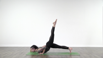 screenshot from online yoga class with lauren matters at Yogateket yoga studio in Uppsala sweden