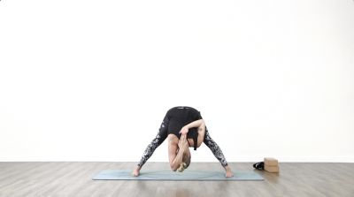 Screenshot from a Online yoga class at Yogateket yoga studio from Uppsala Sweden