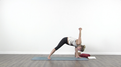Screenshot from a Online yoga class at Yogateket yoga studio from Uppsala Sweden
